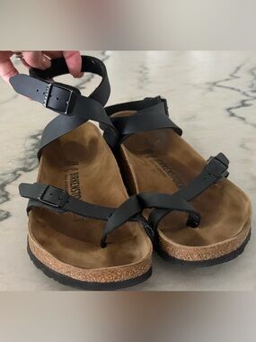 Birkenstock Women’s Yara Oiled Leather Flat Black  Crisscross sandals.